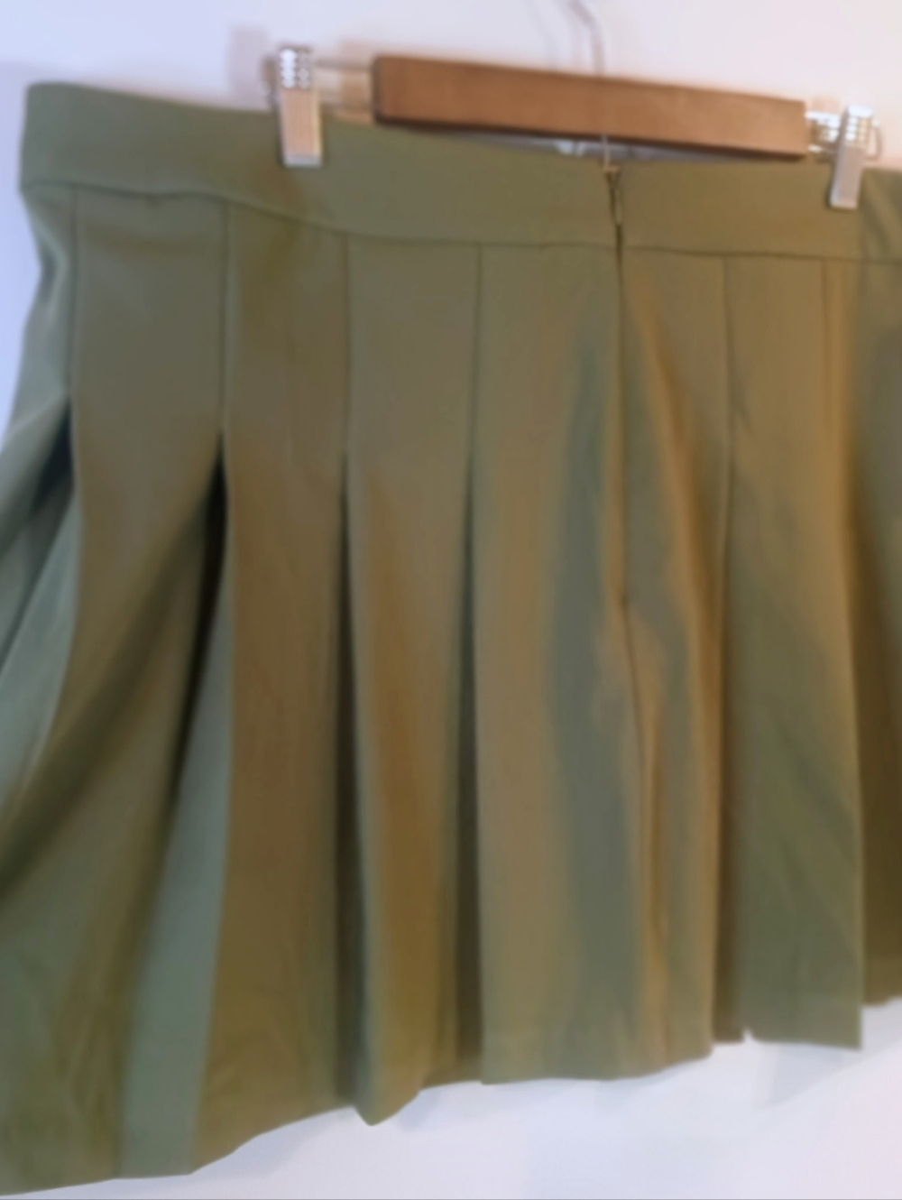 Meshki Olive Green Pleated Mini Skirt - Picture 4 of 6